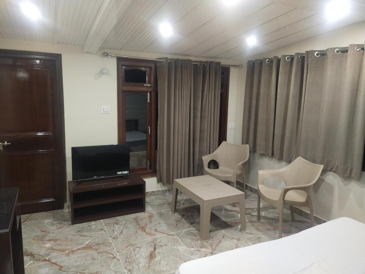 Dhanlaxmi Apartments Шимла Екстериор снимка