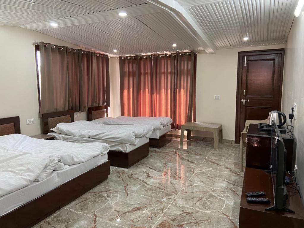 Dhanlaxmi Apartments Шимла Екстериор снимка