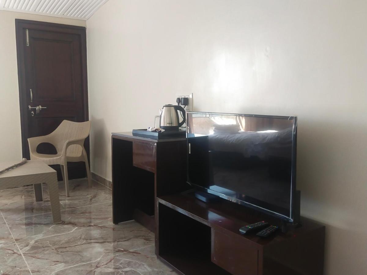 Dhanlaxmi Apartments Шимла Екстериор снимка
